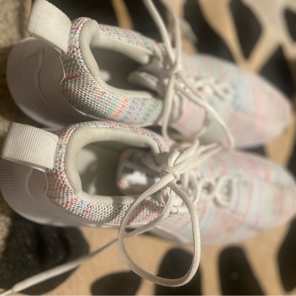 NIKE MULTICOLORED SIZE 7. just like new - Picture 4 of 4